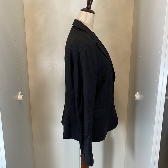 Epic New York 2 Button Charcoal Pinstriped Blazer Size 12 - Picture 2 of 8